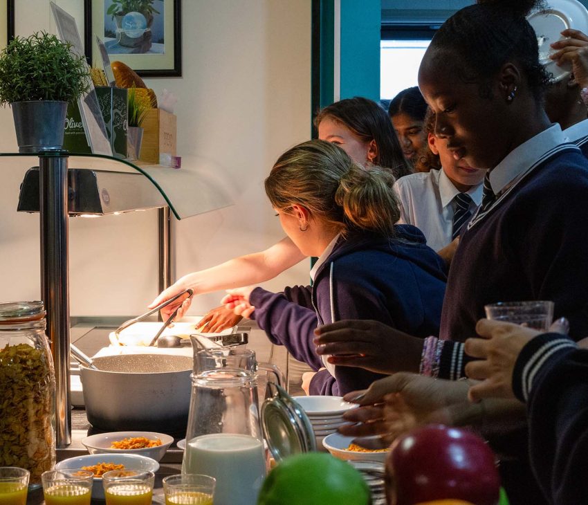 children getting breakfast